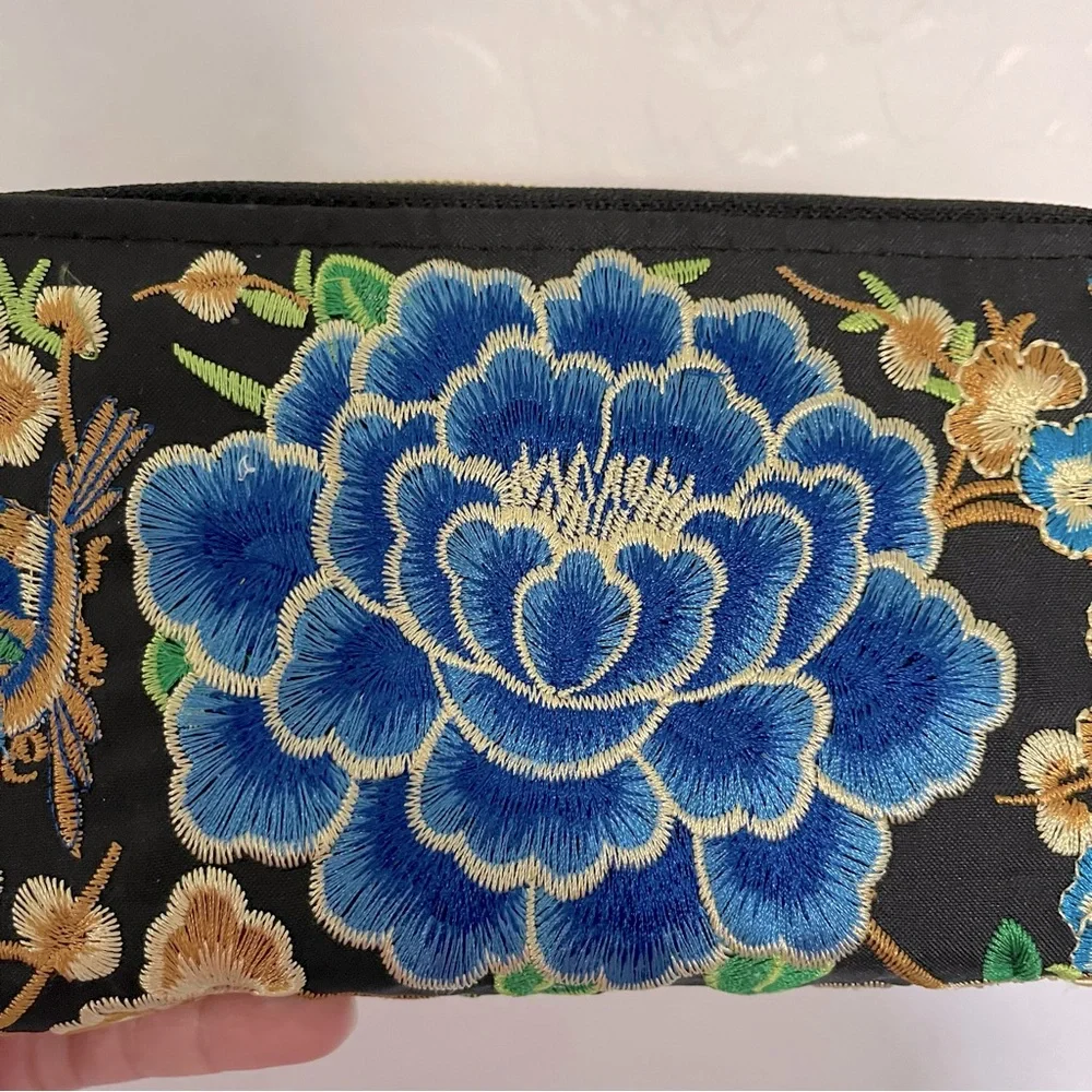 🌹 Brand New - Authentic Embroidered Wallet from Mexico, Floral Design
